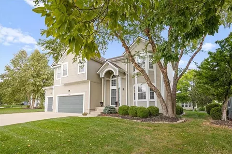 19821 W 96th Ter, Lenexa, KS 66220