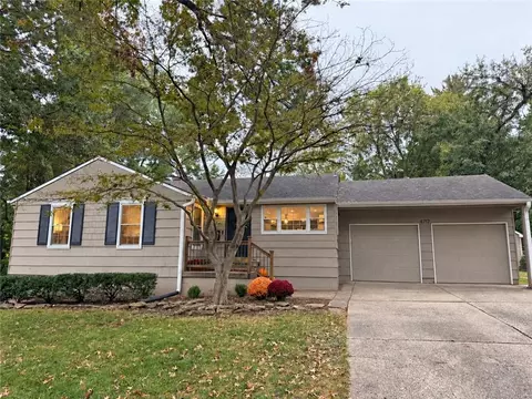 4717 W 77th Pl, Prairie Village, KS 66208