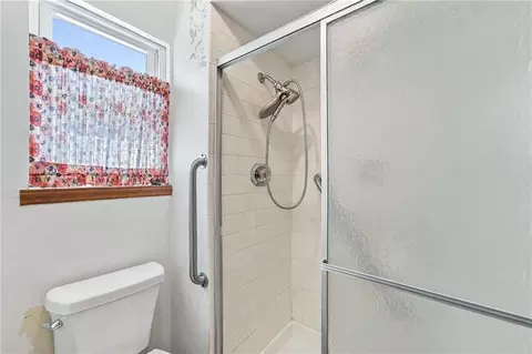 Bath - 5905 E 210th St, Belton, MO 64012 photo 4 of 6