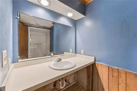 Bath - 5905 E 210th St, Belton, MO 64012 photo 5 of 6