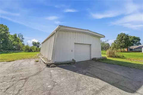 Exterior - 5905 E 210th St, Belton, MO 64012 photo 7 of 9