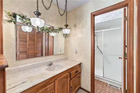 Bath - 5905 E 210th St, Belton, MO 64012 photo 3 of 6