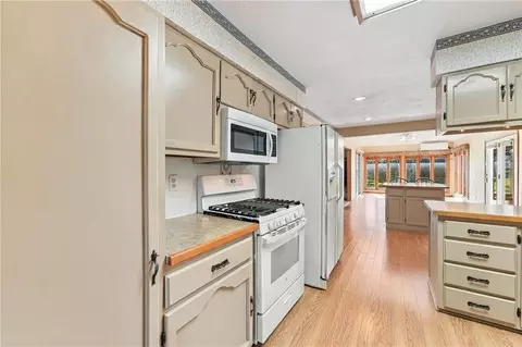 Kitchen - 5905 E 210th St, Belton, MO 64012 photo 5 of 5