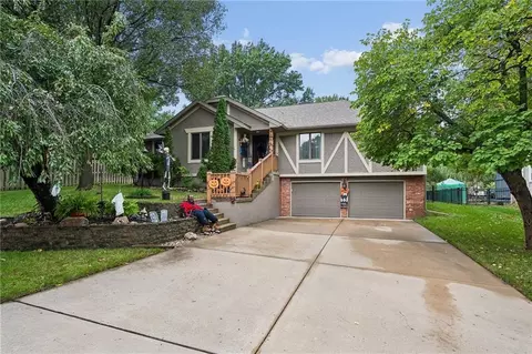 7314 N Olive St, Kansas City, MO 64118