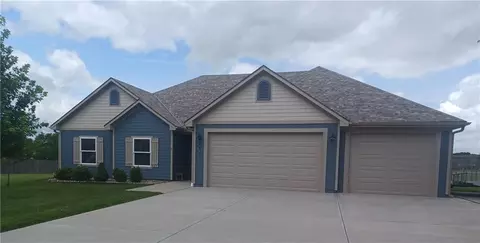916 Cedar Ct, Paola, KS 66071