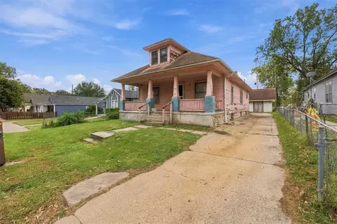 925 Pottawatomie St, Leavenworth, KS 66048