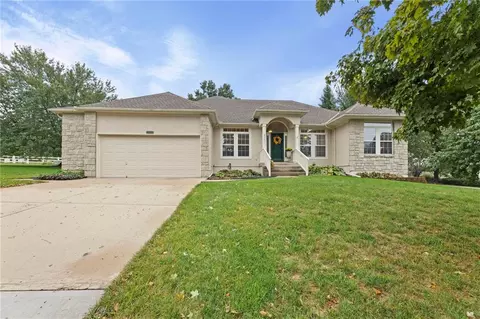 29483 Masters Ct, Louisburg, KS 66053
