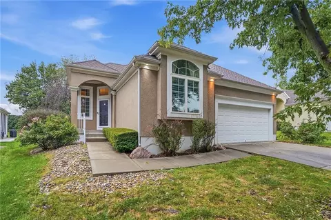 13408 Summit Ct, Kansas City, MO 64145