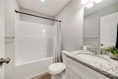 Bath - 512 Foxglove Ln, Raymore, MO 64083 photo 2 of 4