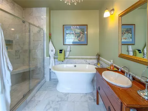 Bath - 504 W 5th St, Washington, MO 63090 photo 2 of 8