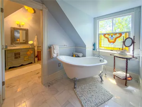 Bath - 504 W 5th St, Washington, MO 63090 photo 6 of 8