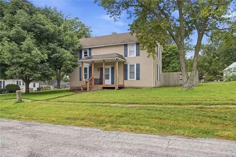 611 South St, Wellington, MO 64097
