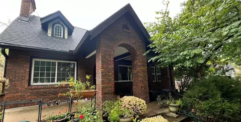 211 E 66th St, Kansas City, MO 64113