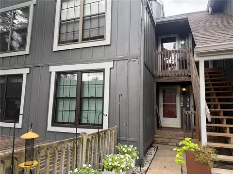 12744 W 110 Ter, Overland Park, KS 66210