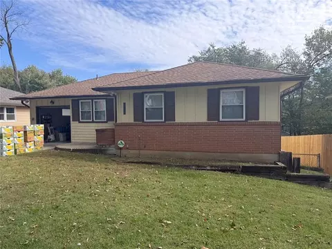8207 Kenwood Ave, Kansas City, MO 64131