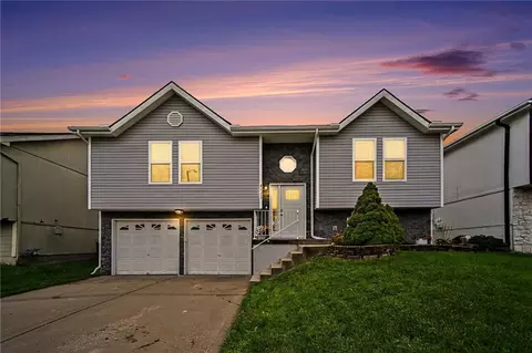 8623 NE 110th St, Kansas City, MO 64157