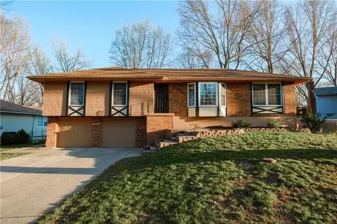 504 Johnston Dr, Blue Springs, MO 64014