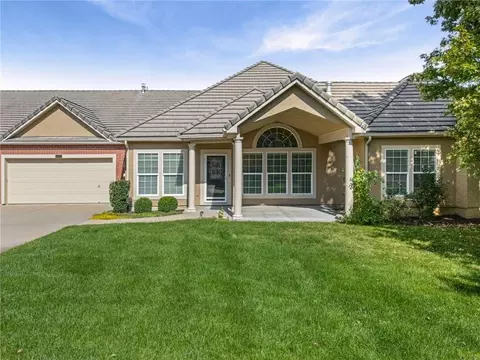 14561 Birch St #22, Leawood, KS 66224