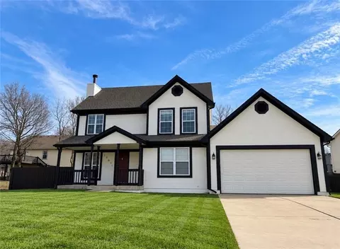 1001 Peggy Dr, Greenwood, MO 64034