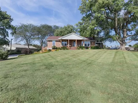 33302 Hammond Rd, Lone Jack, MO 64070