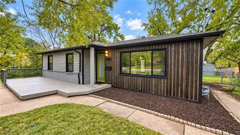 2919 NE Russell Rd, Kansas City, MO 64117