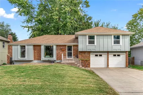 8904 W 95th Ter, Overland Park, KS 66212