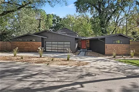 2110 W 71st Ter, Prairie Village, KS 66208