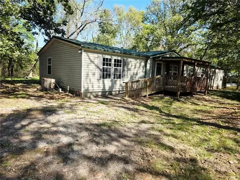 25 Mine Creek Cir, Mound City, KS 66056
