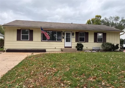 1305 Farview Dr, Independence, MO 64056
