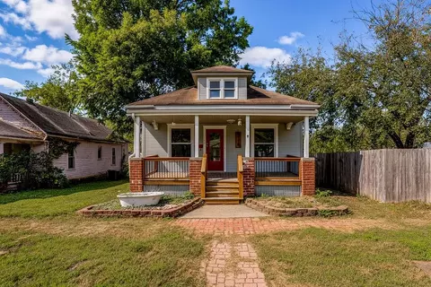 105 E Miami St, Paola, KS 66071