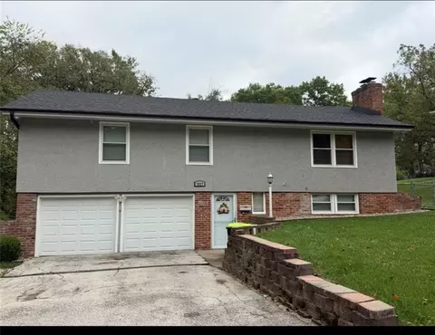5827 Mastin St, Merriam, KS 66203