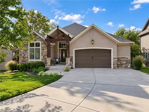 5014 Bradshaw St, Shawnee, KS 66216