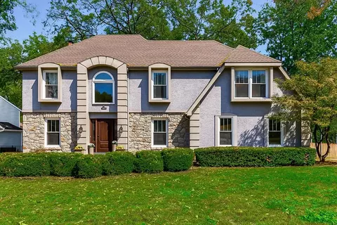 9904 W 121st Ter, Overland Park, KS 66213