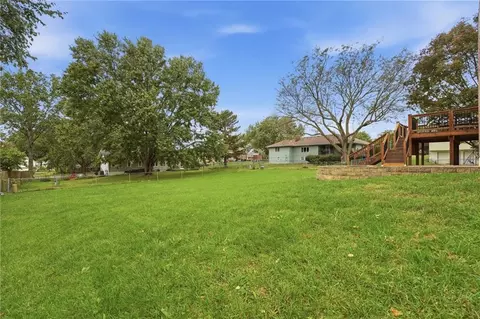 Exterior - 702 Raven St, Raymore, MO 64083 photo 4 of 10