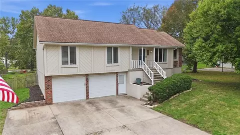Exterior - 702 Raven St, Raymore, MO 64083 photo 9 of 10