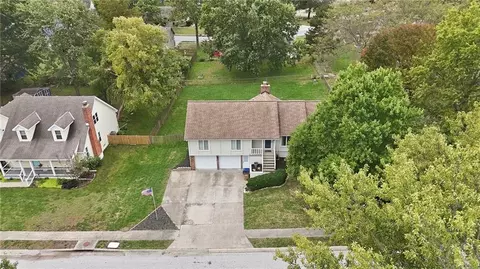 View/Area - 702 Raven St, Raymore, MO 64083 photo 2 of 3