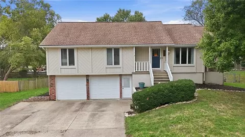 Exterior - 702 Raven St, Raymore, MO 64083 photo 10 of 10