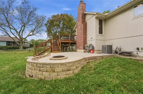 Exterior - 702 Raven St, Raymore, MO 64083 photo 5 of 10