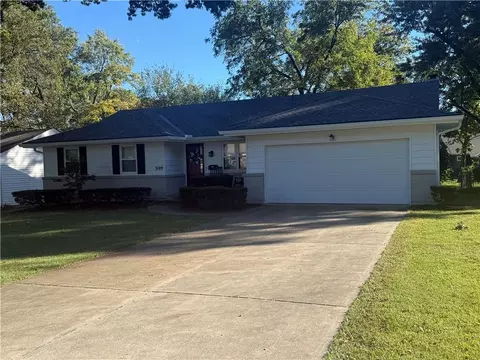 3109 W 79th Ter, Prairie Village, KS 66208