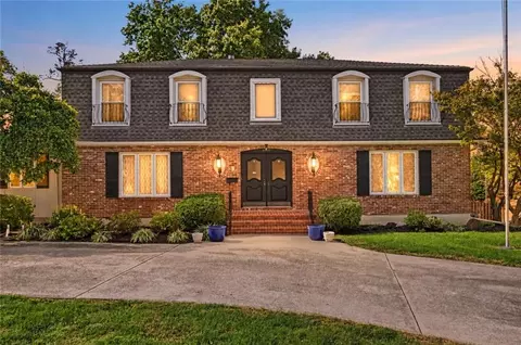 4950 Parish Dr, Roeland Park, KS 66205