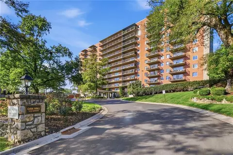 4550 Warwick Blvd #905, Kansas City, MO 64111