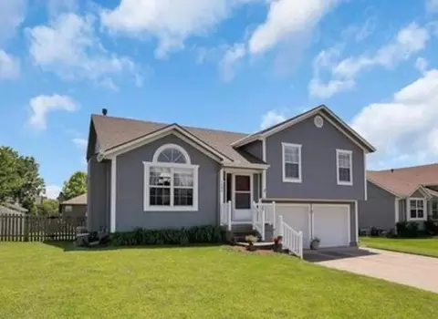 1403 Willow Dr, Greenwood, MO 64034