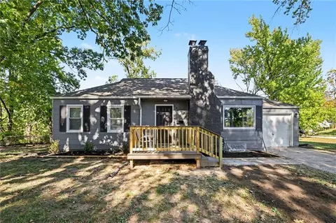 5046 Glenside Ct, Kansas City, MO 64129