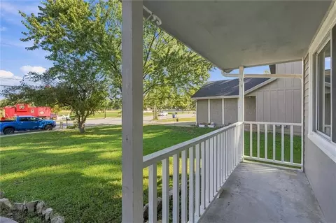 Exterior - 307 E Main St # B, Smithville, MO 64089 photo 9 of 11