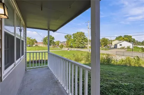 Exterior - 307 E Main St # B, Smithville, MO 64089 photo 3 of 11