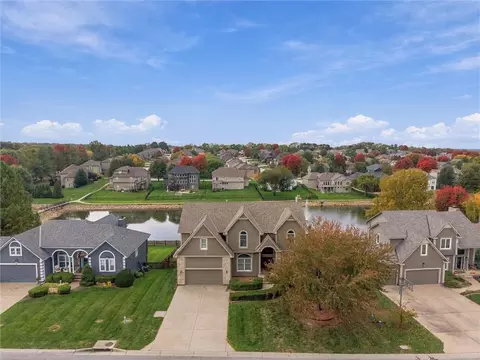 2808 SW Arthur Dr, Lees Summit, MO 64082