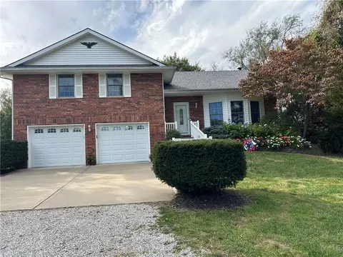 3050 Tonganoxie Rd, Leavenworth, KS 66048