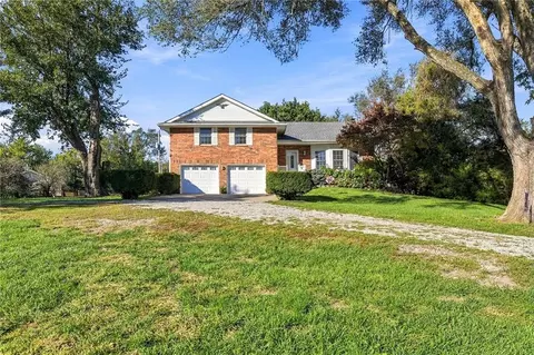 3050 Tonganoxie Rd, Leavenworth, KS 66048