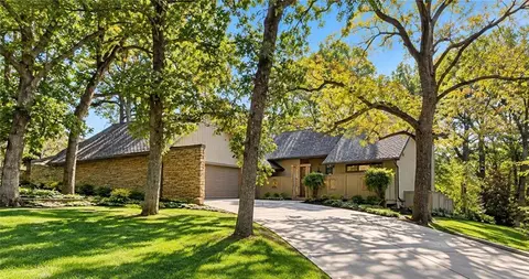 510 E Terrace Trl, Lake Quivira, KS 66217