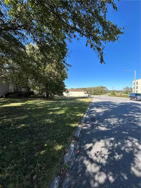 501 Cheyenne St, Leavenworth, KS 66048